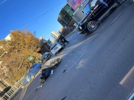 ТЦА: МУБИС-ийн баруун замд Приус маркийн автомашин мопедтой мөргөлдсөн ослын улмаас хүн гэмтээгүй
