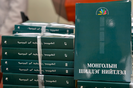 "Монголын шилдэг нийтлэл" цувралын 47, 80 дугаар боть сэтгүүлч Г.Жамъян, С.Товуудорж нарын бүтээлээр хэвлэгджээ
