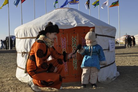 Фото: Баярт ирсэн багачуудын агшин