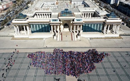 3333 сурагч, Ардын уран зохиолч Д.Пүрэвдоржийн “Тусгаар тогтнол” шүлгийг уншлаа