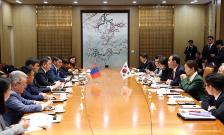 БНСУ-ын Үндэсний Ассамблейн дэд дарга Жү Ху Ён УИХ дахь Монгол-БНСУ-ын парламентын бүлгийн дарга Б.Бат-Эрдэнэ тэргүүтэй төлөөлөгчдийг хүлээн авч уулзлаа