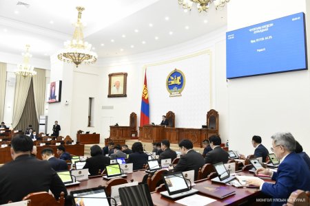 УИХ: Эрүүгийн хуулийн “илт худал мэдээлэл тараах тухай” заалтыг Үндсэн хууль зөрчсөн гэсэн Цэцийн дүгнэлтийг батлав