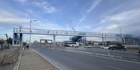 Таван шарын нүхэн гарц орчимд 90 метр урттай явган хүний гүүрэн гарц барина