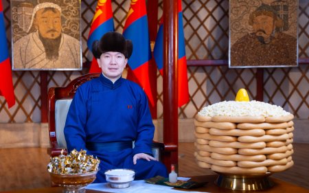 Улсын Их Хурлын дарга Ням-Осорын Учралын “Сүрээр дарагч” хэмээх гал улаан морин жилийн сар шинийн мэндчилгээ